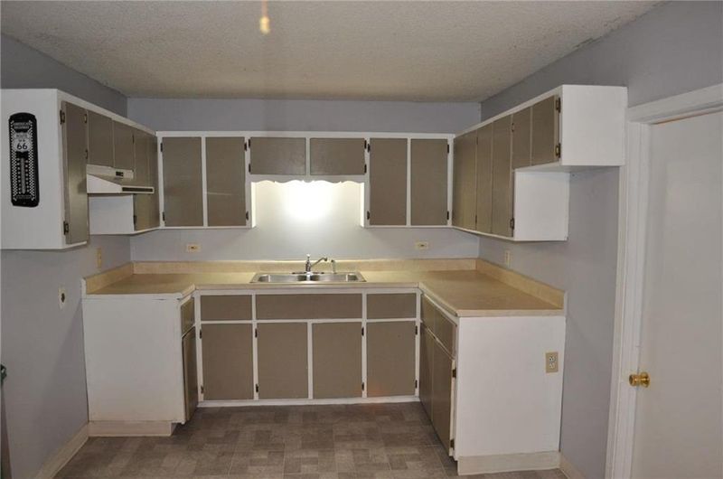 204 E Elm St, King City, MO 64463