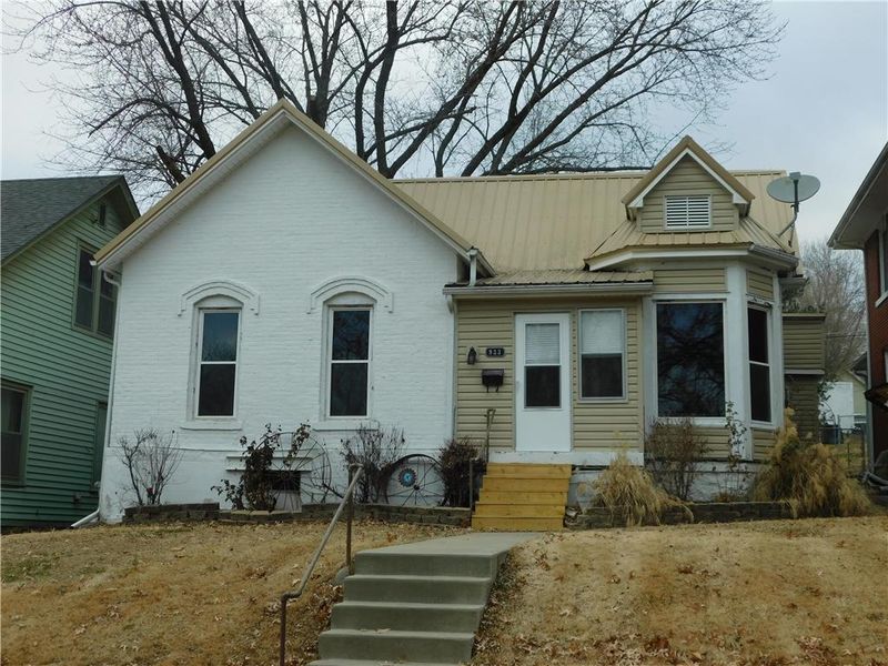 933 Riley St, Atchison, KS 66002
