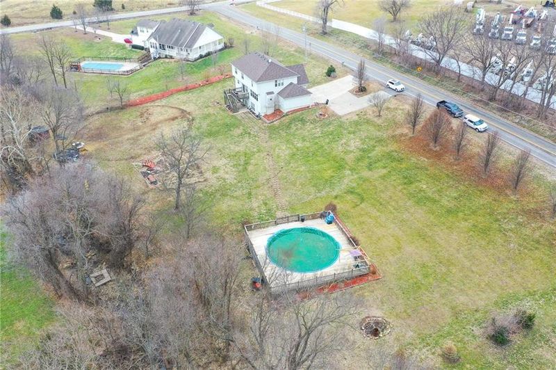 13655 NW Walker Rd, Kansas City, MO 64163