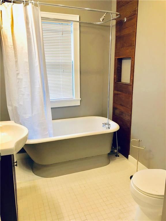 5722 Harrison St, Kansas City, MO 64110