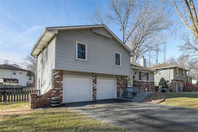 8920 Lowell Ave, Overland Park, KS 66212
