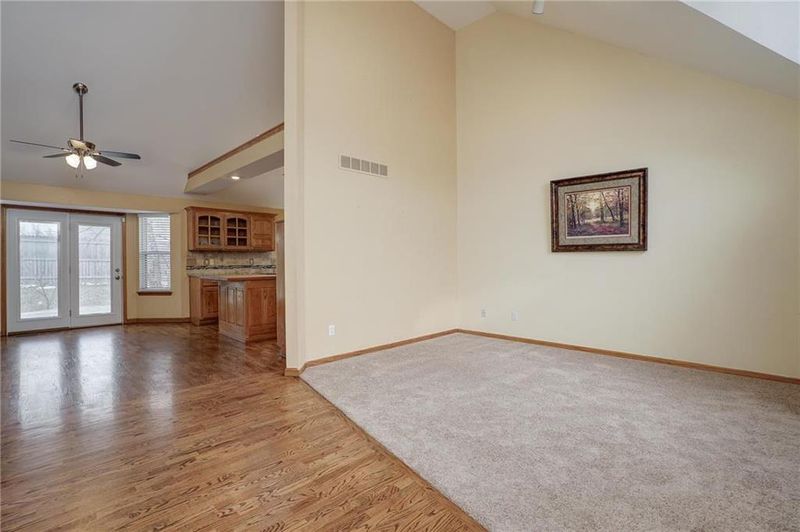 1004 NE Scenic Ct, Lee's Summit, MO 64064