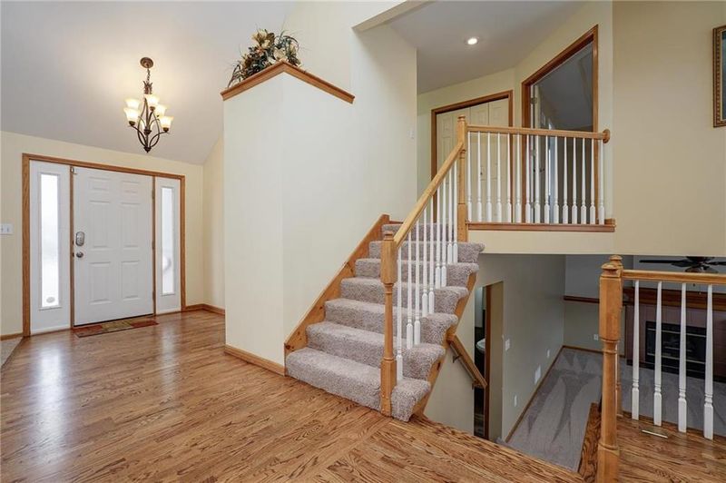 1004 NE Scenic Ct, Lee's Summit, MO 64064