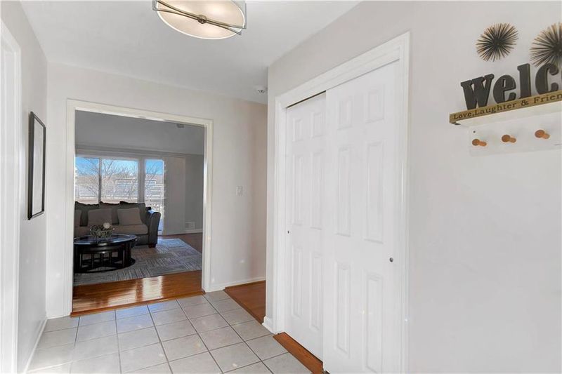 1004 W 93rd St, Kansas City, MO 64114