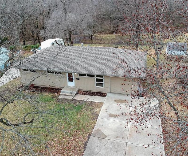 404 Lacy Ln, Belton, MO 64012