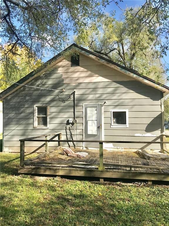6808 Washington St, St Joseph, MO 64504