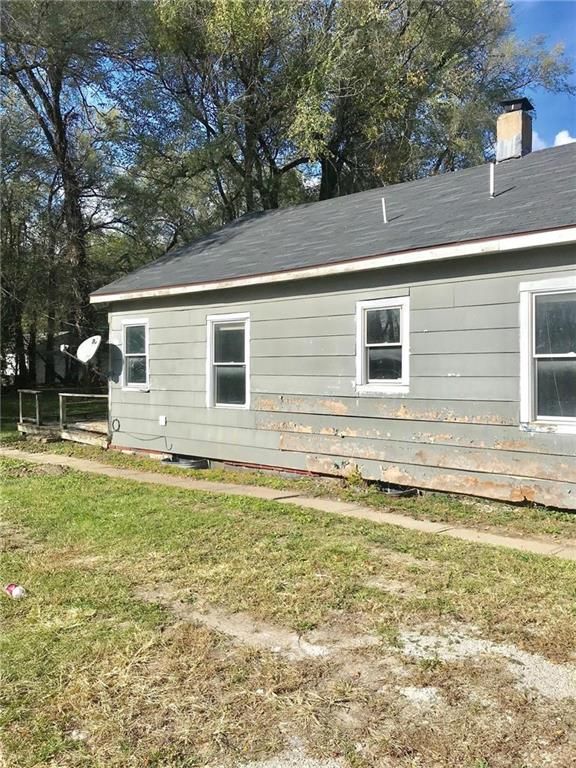 6808 Washington St, St Joseph, MO 64504
