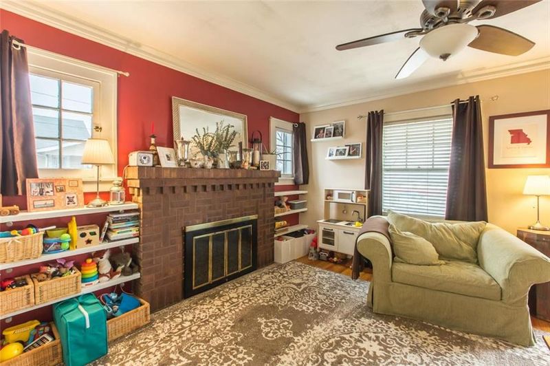 1301 E 49th St, Kansas City, MO 64110