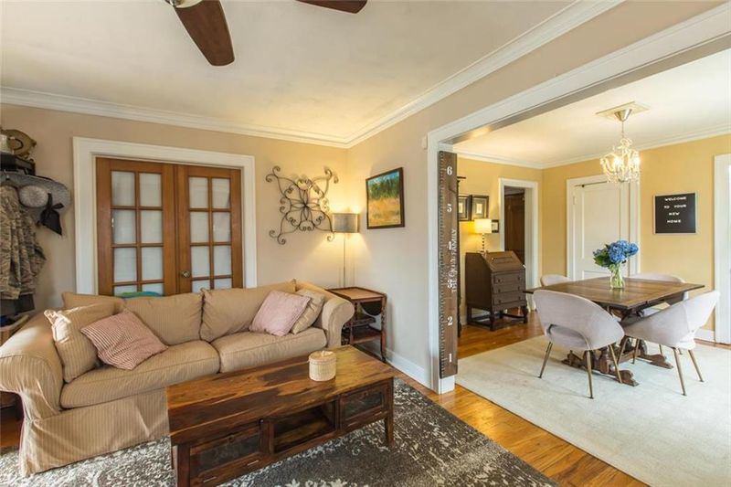 1301 E 49th St, Kansas City, MO 64110