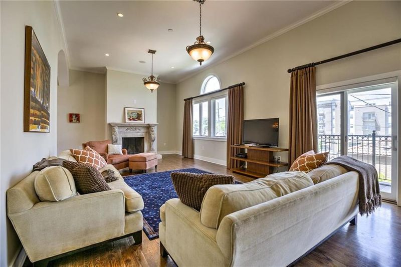 5040 Walnut St #4, Kansas City, MO 64112