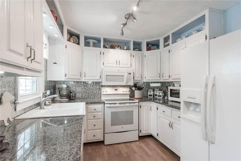 6501 W 80th St, Overland Park, KS 66204