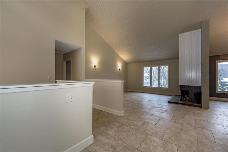 10060 Hemlock Dr, Overland Park, KS 66212