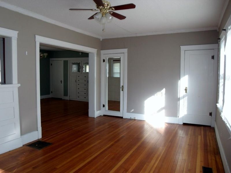 508 Delaware St, Hiawatha, KS 66434