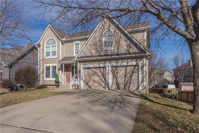 11329 N Summit St, Kansas City, MO 64155
