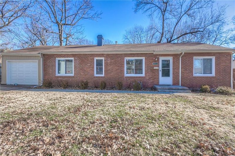 8015 Barkley St, Overland Park, KS 66204