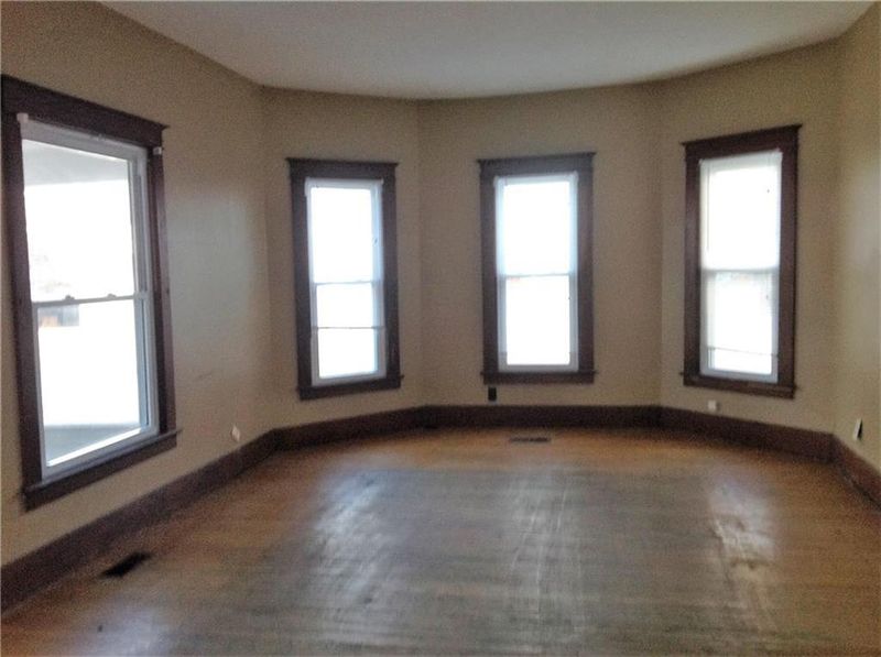 903 S Hickory St, Ottawa, KS 66067