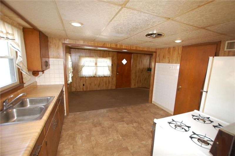 5039 Parallel Pw, Kansas City, KS 66104
