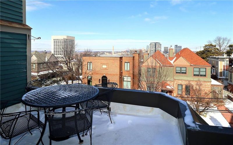 205 E 30th St, Kansas City, MO 64108