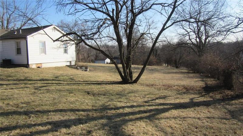 7746 E 55th St, Kansas City, MO 64129
