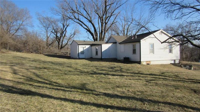7746 E 55th St, Kansas City, MO 64129