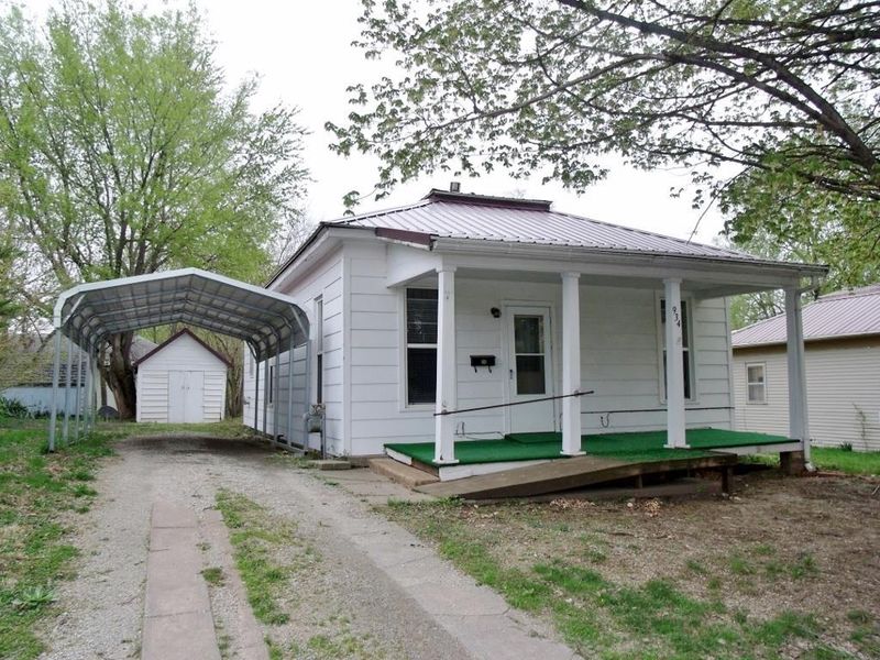934 W 3rd Ave, Horton, KS 66439