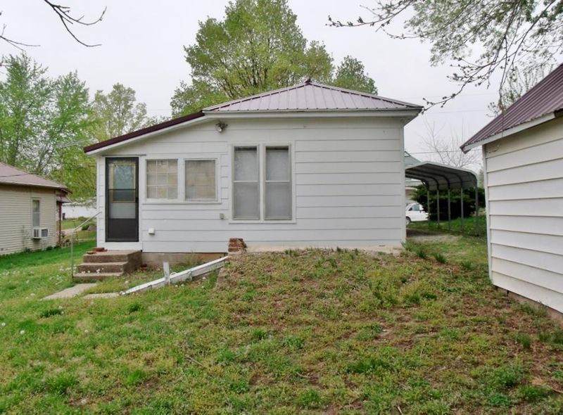 934 W 3rd Ave, Horton, KS 66439