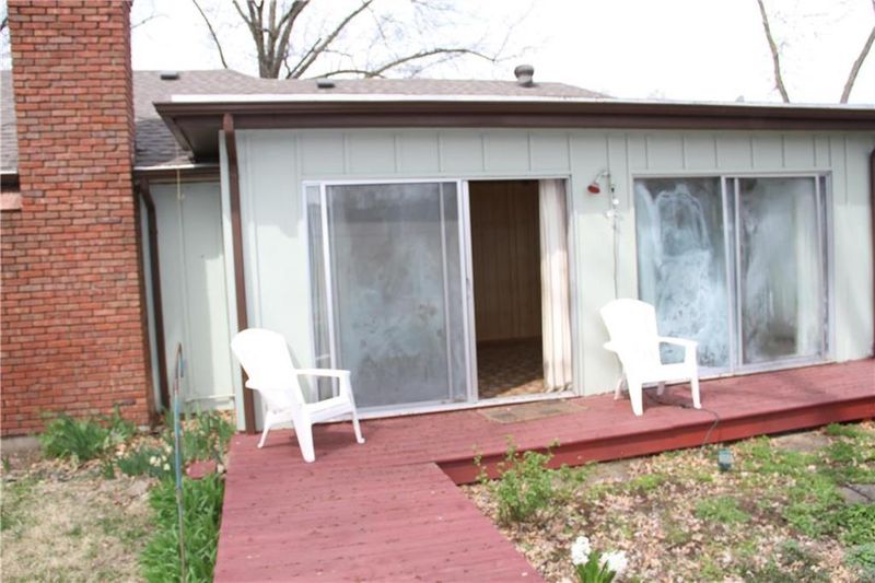 9839 Mission Rd, Overland Park, KS 66206