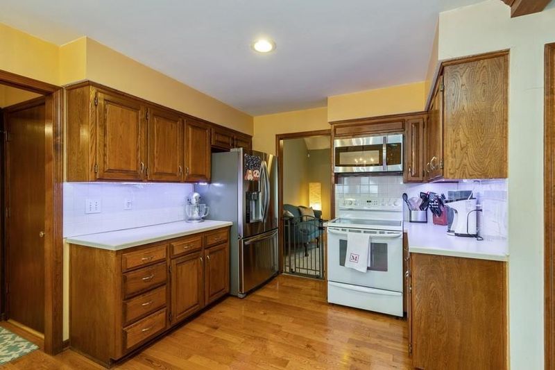 6318 W 108th St, Overland Park, KS 66211