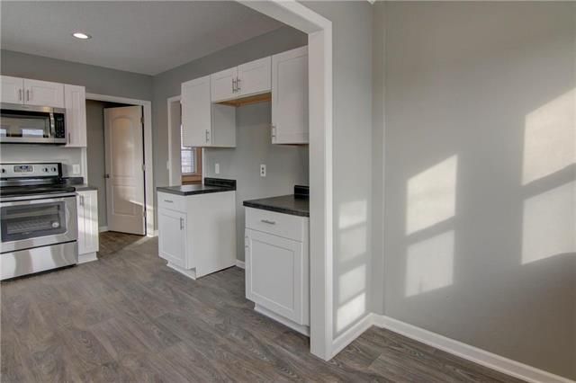 7 E Park Ave, Claycomo, MO 64119