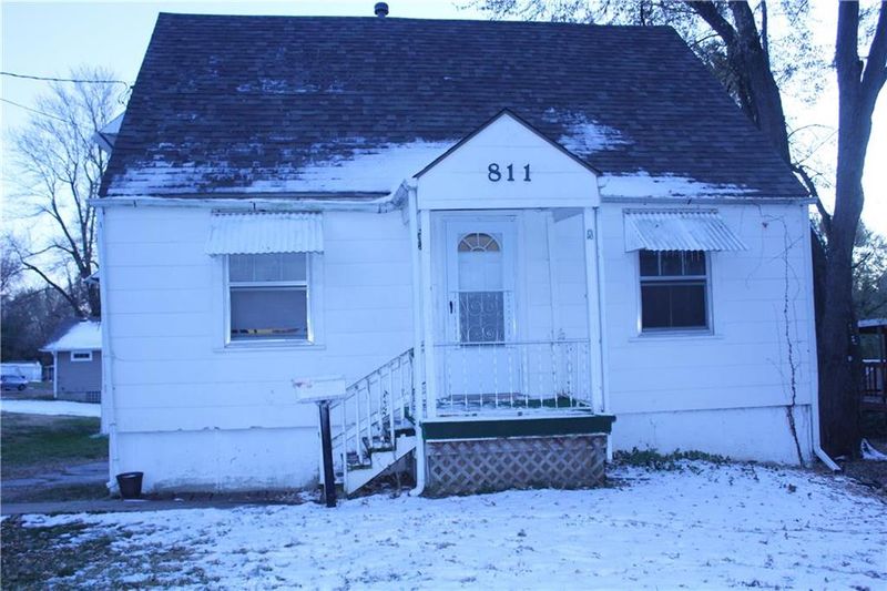 811 E Albert Ave, Independence, MO 64055
