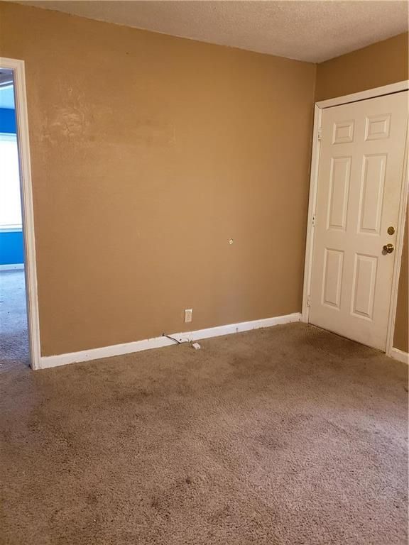 322 E College St, Independence, MO 64050