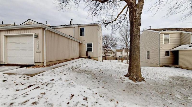 8640 W 109th St, Overland Park, KS 66210