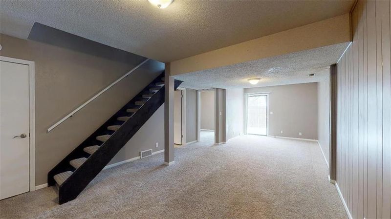 8640 W 109th St, Overland Park, KS 66210