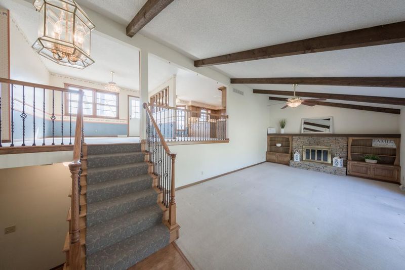 12801 W 70th St, Shawnee, KS 66216