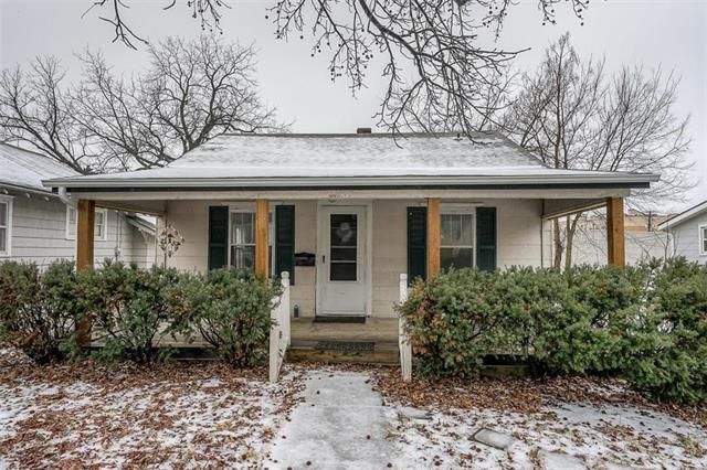 328 SE Green St, Lee's Summit, MO 64063