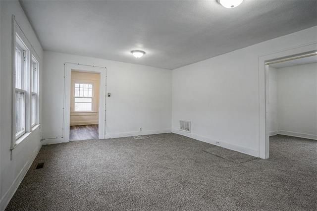 328 SE Green St, Lee's Summit, MO 64063