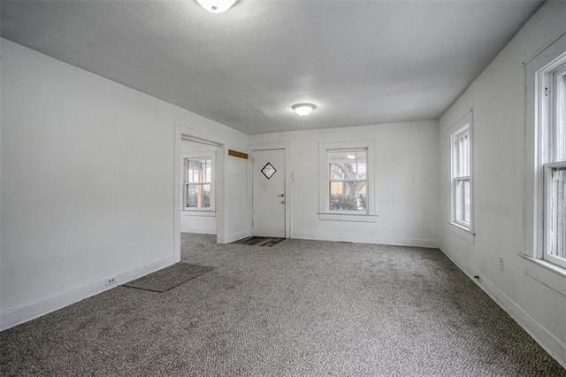 328 SE Green St, Lee's Summit, MO 64063