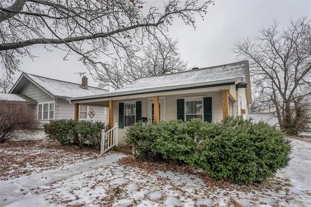328 SE Green St, Lee's Summit, MO 64063