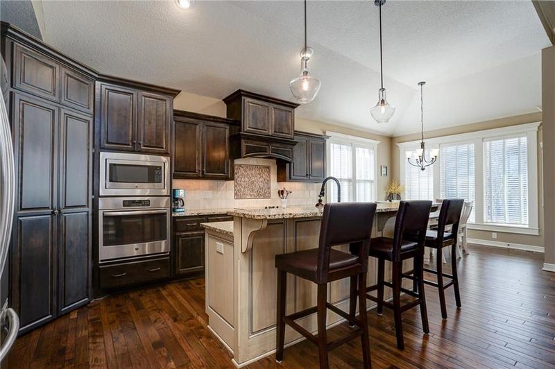 1218 Kingsland Cir, Raymore, MO 64083