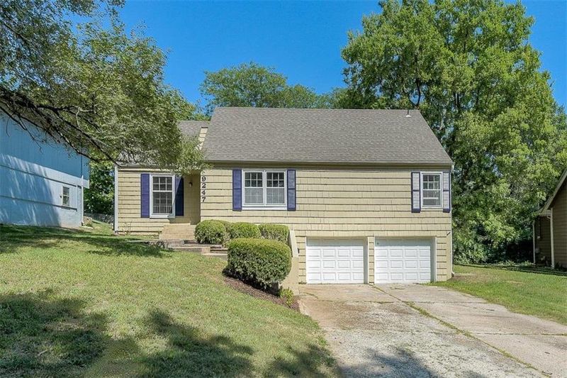 9247 Main St, Kansas City, MO 64114