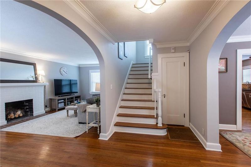805 W Gregory Blvd, Kansas City, MO 64114