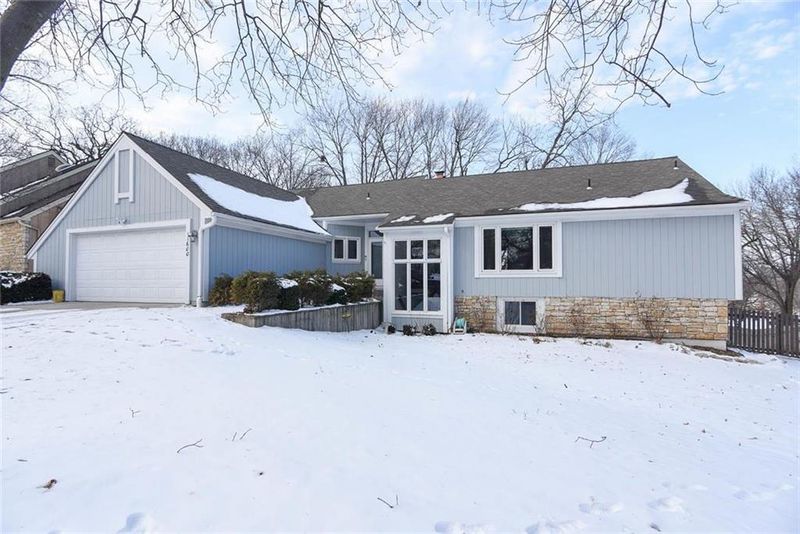 11600 Grant Dr, Overland Park, KS 66210