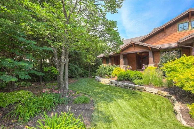 11801 Mohawk Ln, Leawood, KS 66211