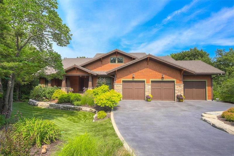 11801 Mohawk Ln, Leawood, KS 66211