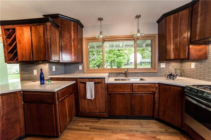10114 El Monte St, Overland Park, KS 66207