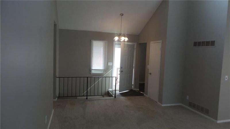 10092 N Locust St, Kansas City, MO 64155