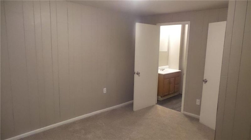 10092 N Locust St, Kansas City, MO 64155