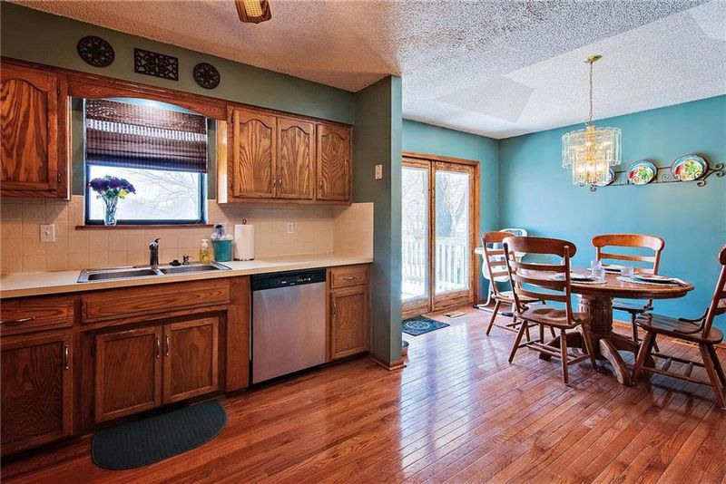 8701 N Main St, Kansas City, MO 64155
