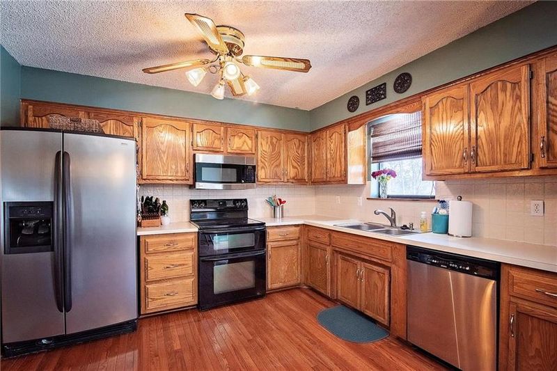 8701 N Main St, Kansas City, MO 64155