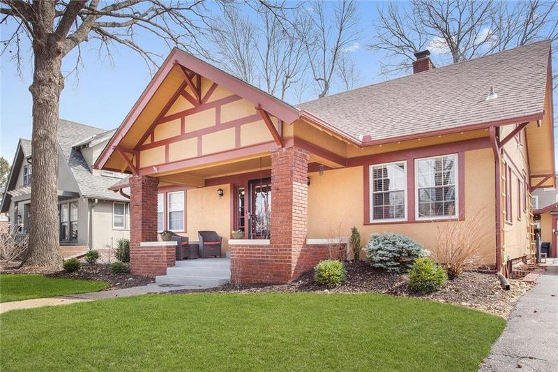203 E 67th St, Kansas City, MO 64113